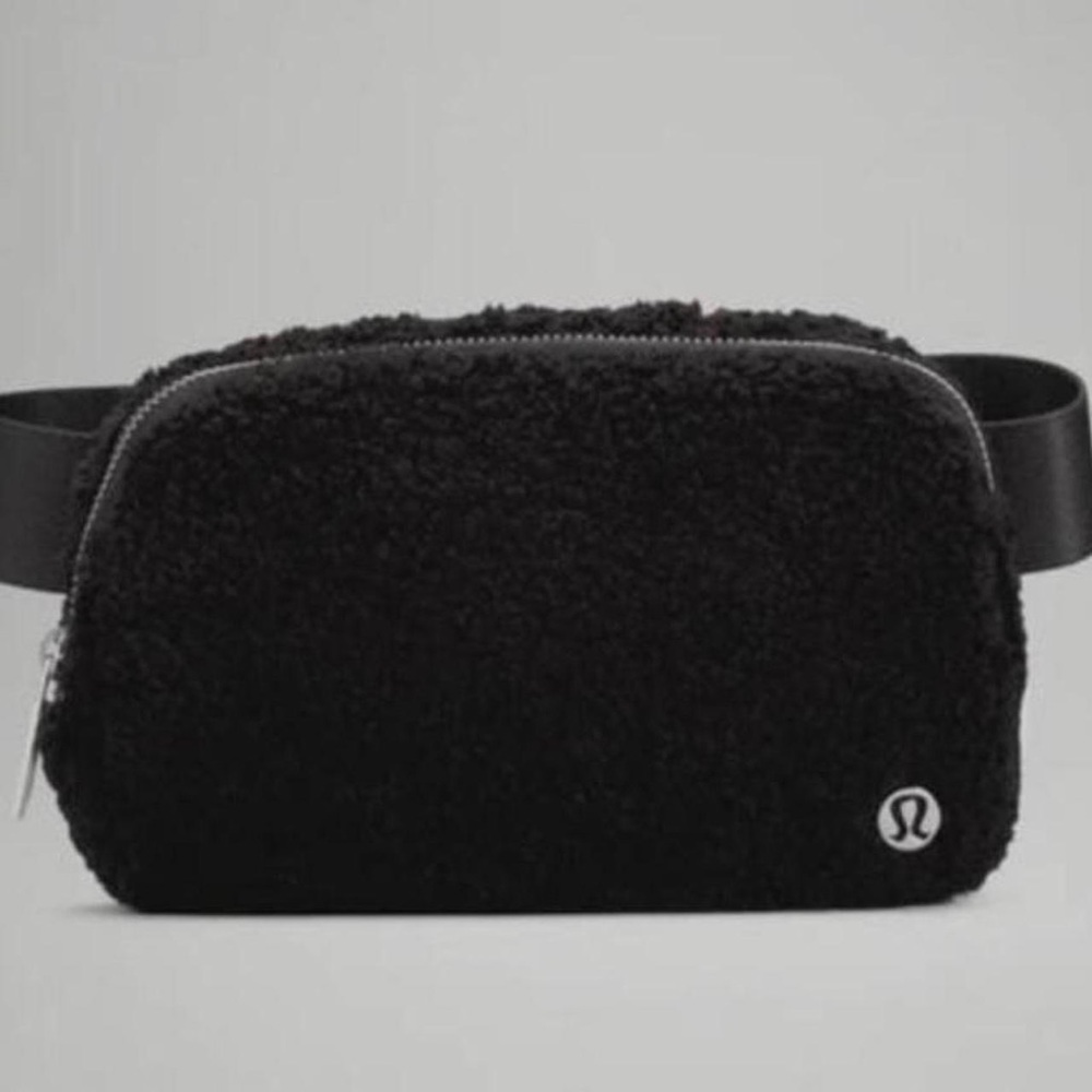 Everywhere Fleece Belt Bag
In: black